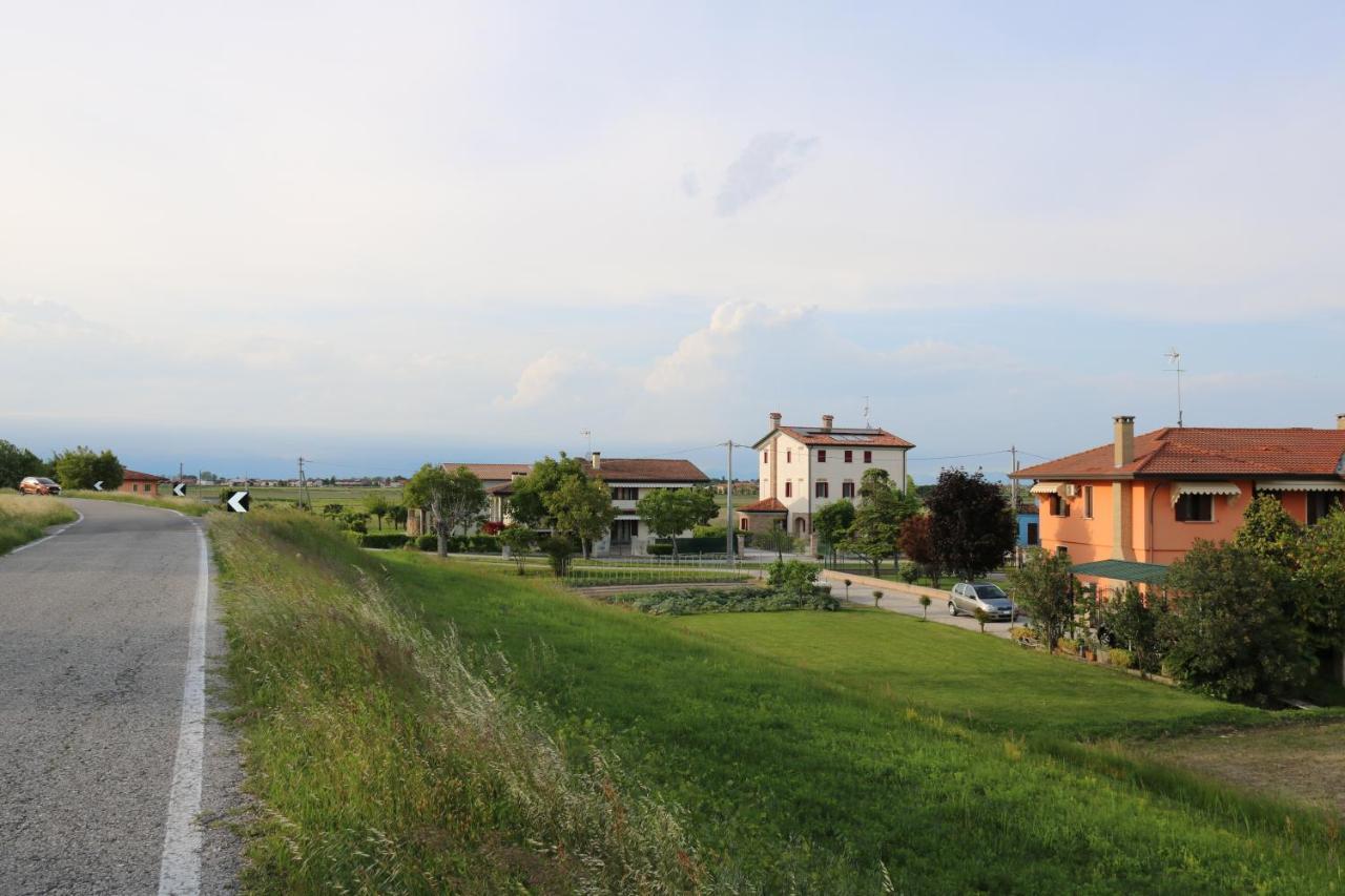 Casa Al Piave - Appartamento A 5 Km Dal Mare Eraclea Bagian luar foto