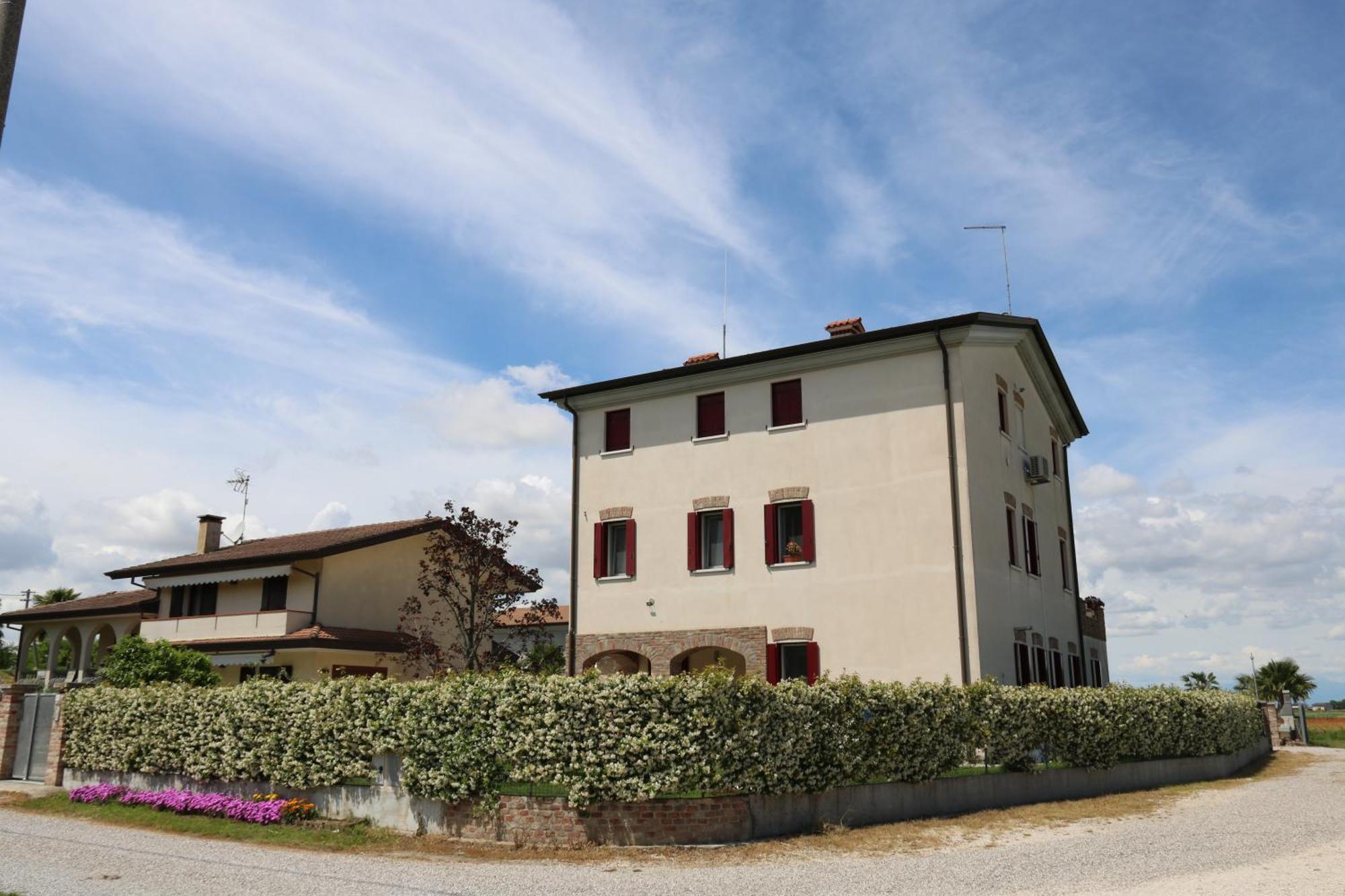 Casa Al Piave - Appartamento A 5 Km Dal Mare Eraclea Bagian luar foto