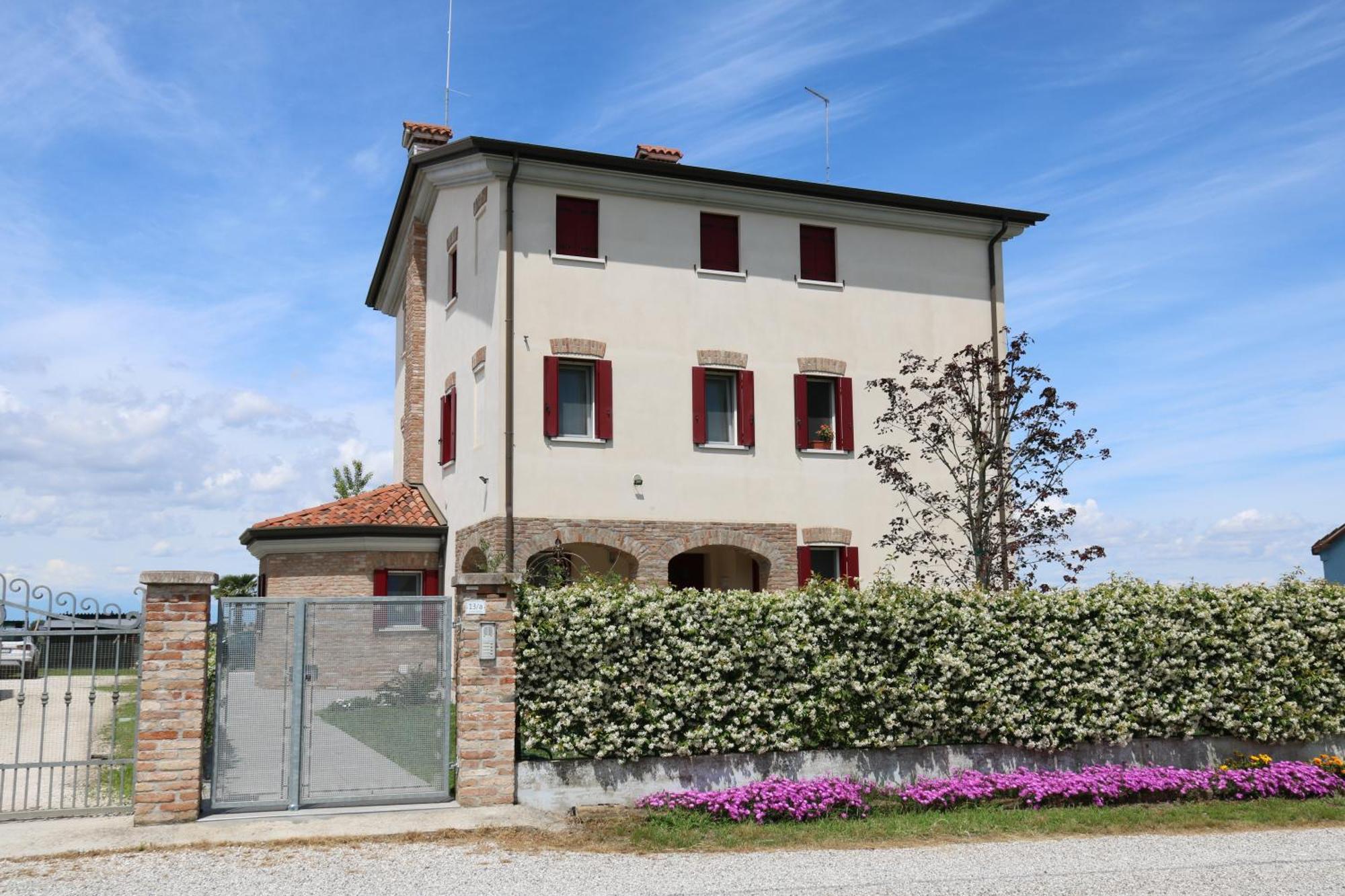 Casa Al Piave - Appartamento A 5 Km Dal Mare Eraclea Bagian luar foto